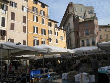 Afternoon shopping at Campo dei Fiori market