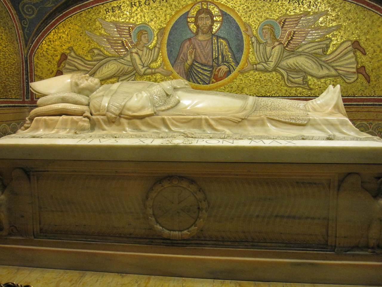 Visiting the Tomb of St Peter – novelromealone